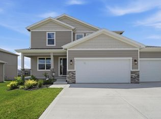 1917 SW Hightown Dr, Lees Summit, MO 64082