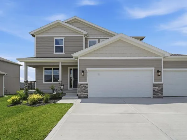 1917 SW Hightown Dr, Lees Summit, MO 64082