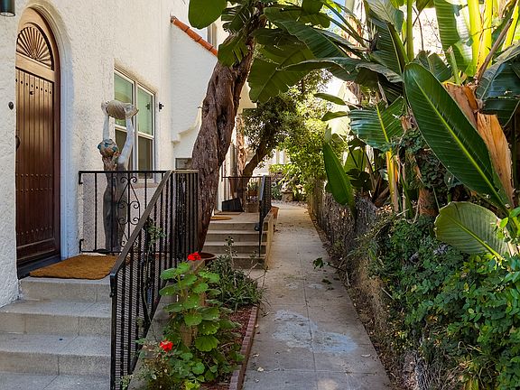 2nd image of 5729 Carlton Way #1/2