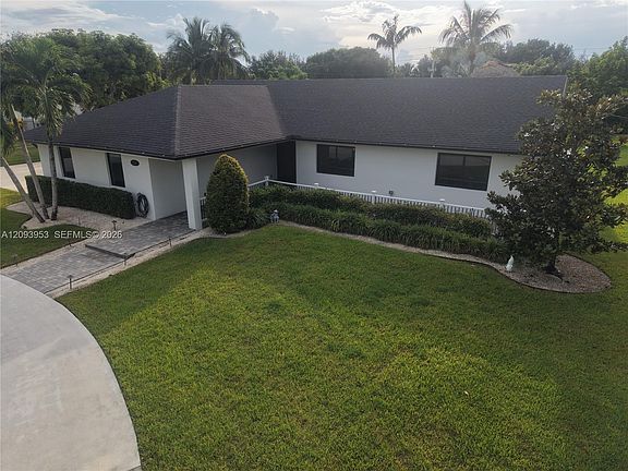 4th image of 2751 SW 141st Ter