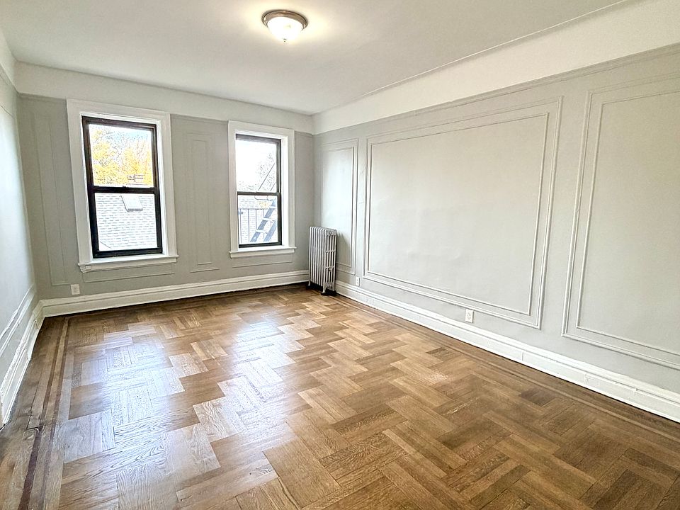 2nd image of 15711 Sanford Ave #D2