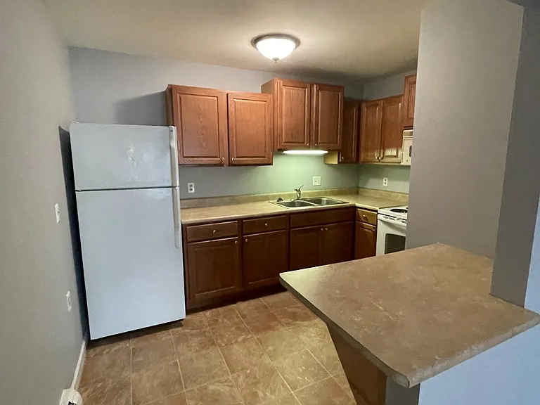 208 2nd St #7 — Photo 3