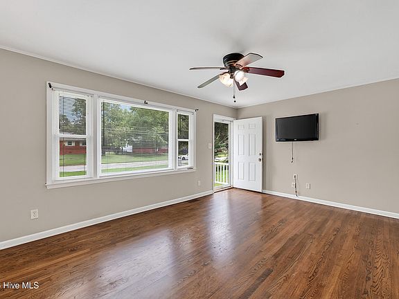 2nd image of 118 Puller Drive