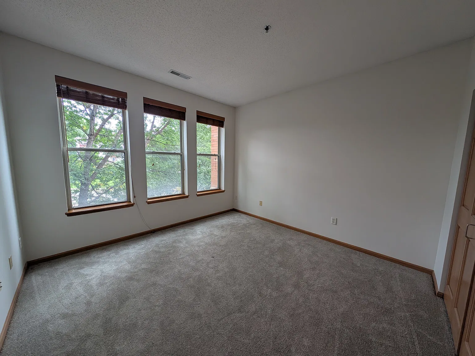 2 bed, 1729 sqft, $2,000 — Photo 4