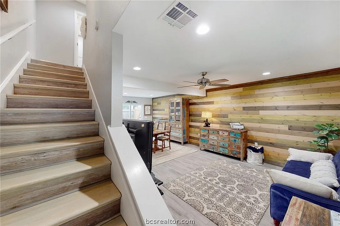 Building Photo - 513 Boyett St #1