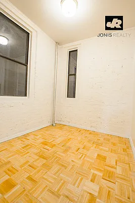 Rented by Jonis Realty | media 7