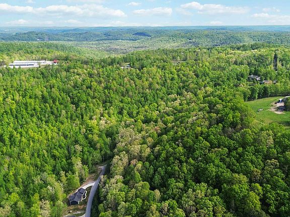 4th image of 570 Indian Creek Rd