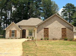 521 Silver Hill Dr, Pearl, MS 39208