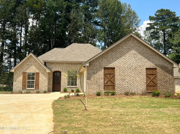 521 Silver Hill Dr, Pearl, MS 39208