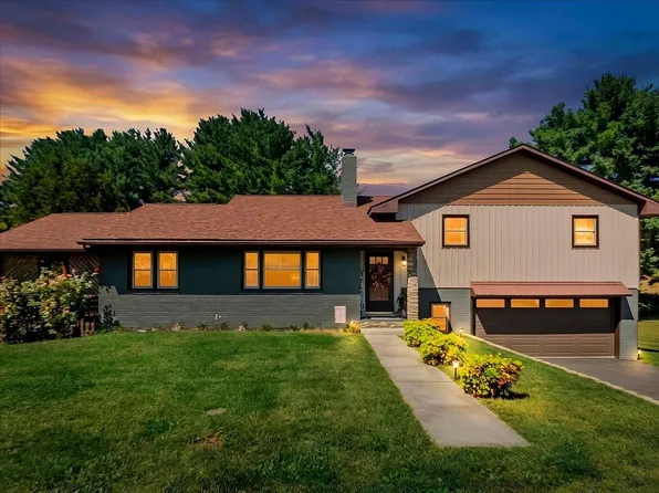 103 Sunset St, Narrows, VA 24124