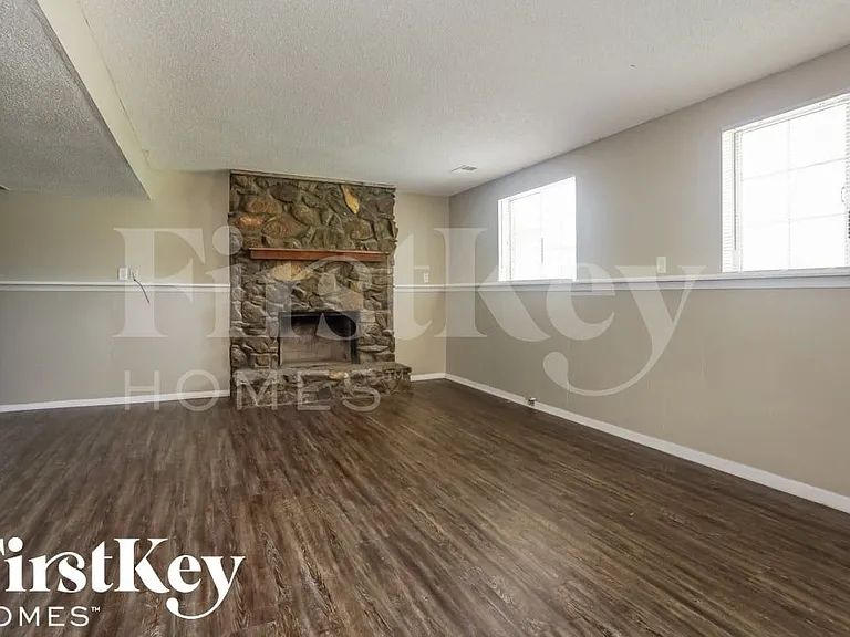 4321 Castle Heights Dr — Photo 2