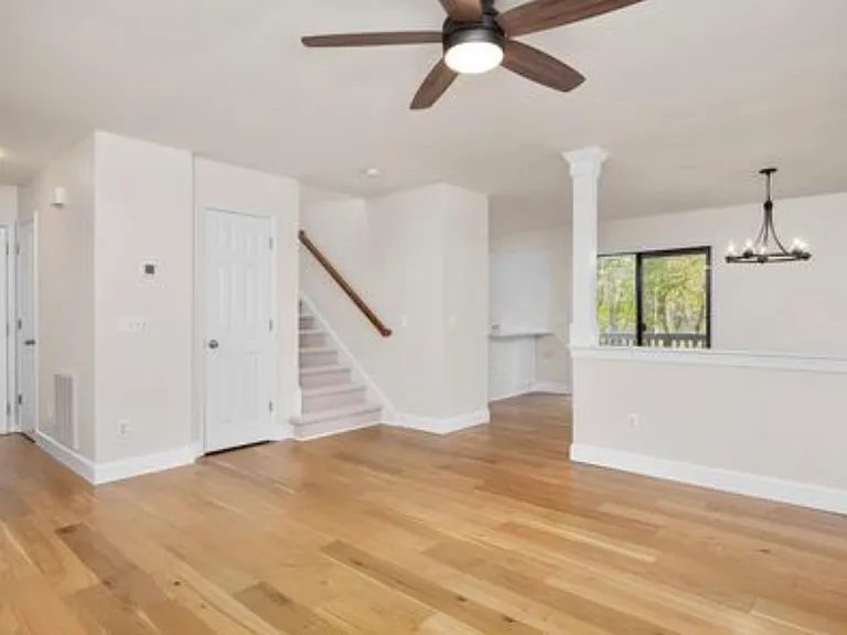 2112 Leadenhall Way — Photo 2