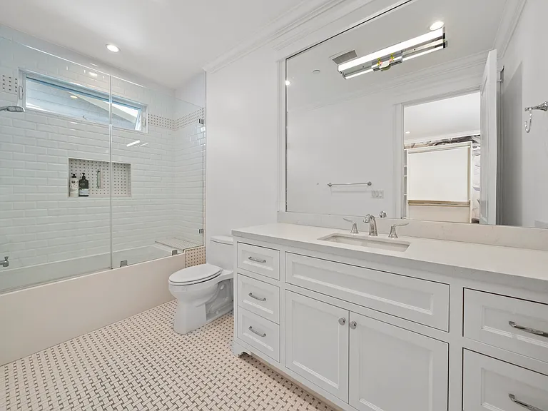 12439 Kling St — Photo 34