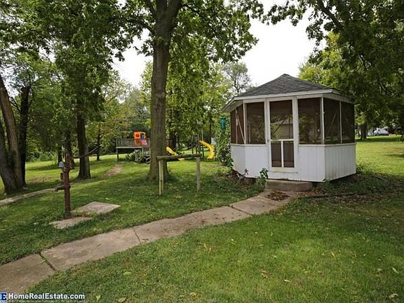5th image of 320 Pine St