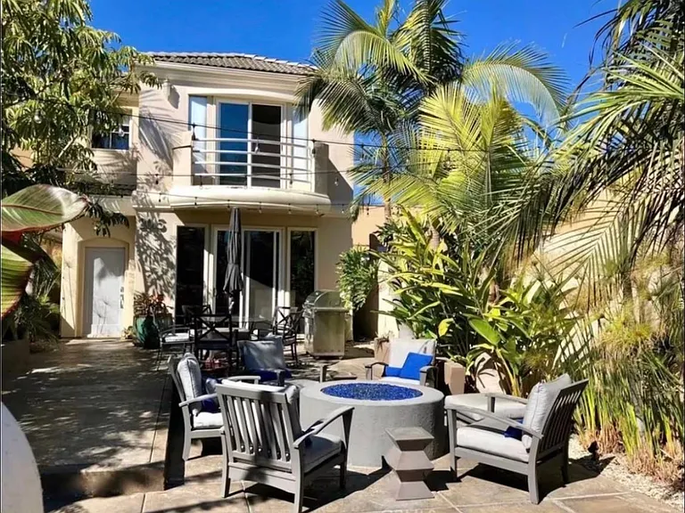 California St — Photo 1