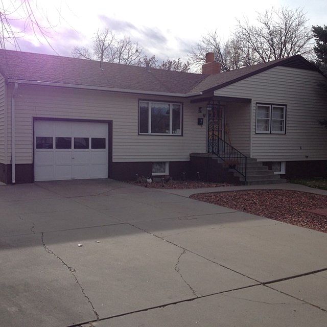 1st image of 417 8th Ave N