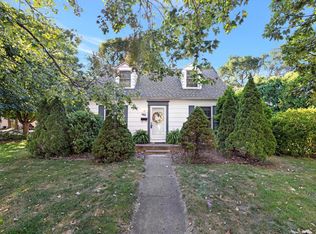 1401 Garden Ln, Champaign, IL