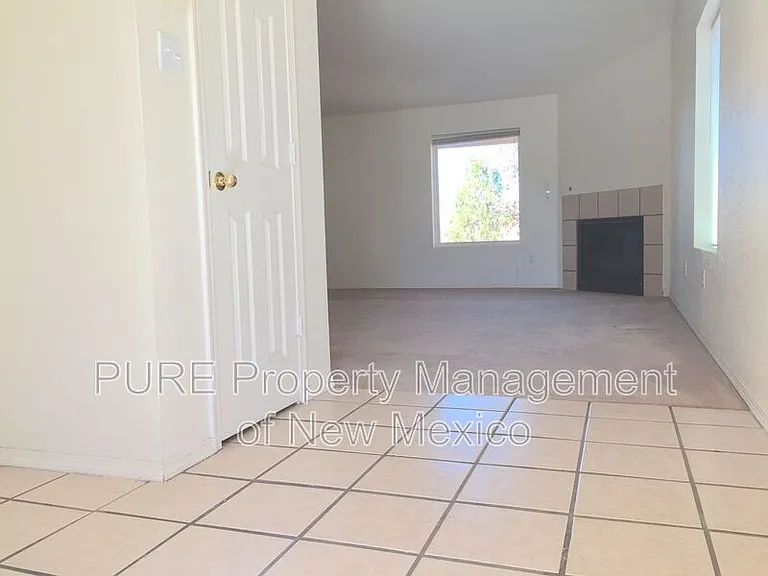 5609 Crown Ridge Rd NW — Photo 4