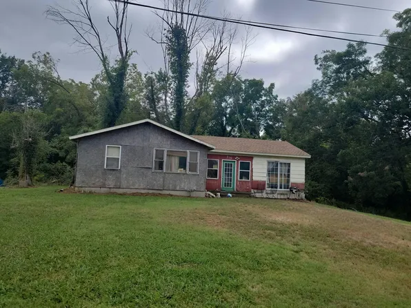 319 E Ash St, Scott City, MO 63780