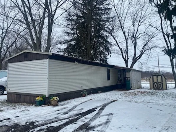 3 Fred Dr, Farmington, NY 14425