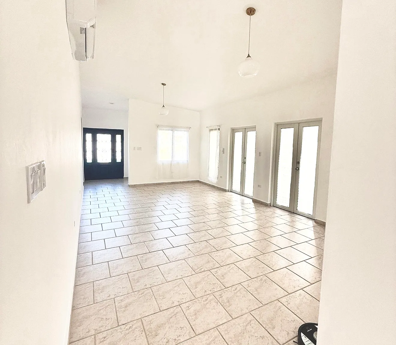 4 bed, 3500 sqft, $2,800 — Photo 3