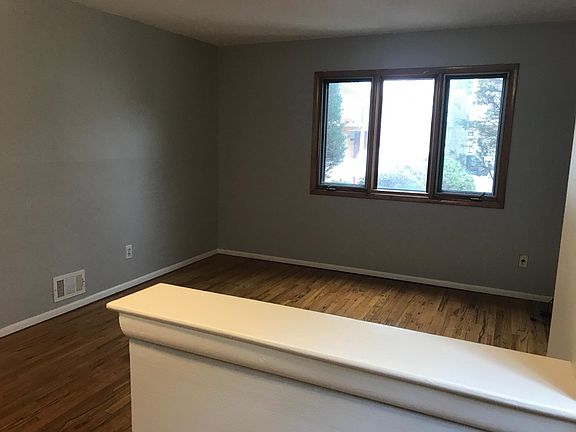 2nd image of 165 Washington Ave