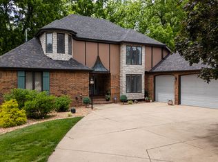 5135 S Castlewood Drive, Springfield, MO 65804