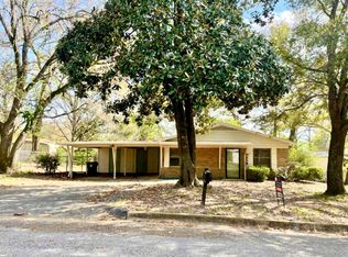 1512 Woodland Hills Dr, Tyler, TX 75701