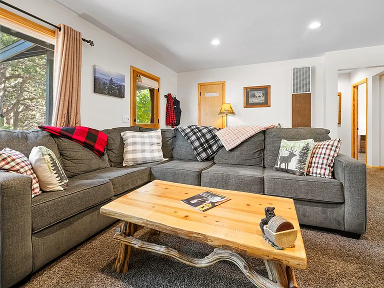 744 Tehama Dr — Photo 4
