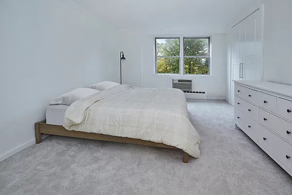 Bedroom, photo 1