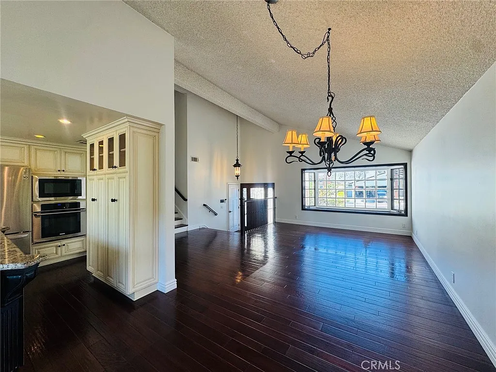 4 bed, 2358 sqft, $5,400 — Photo 2