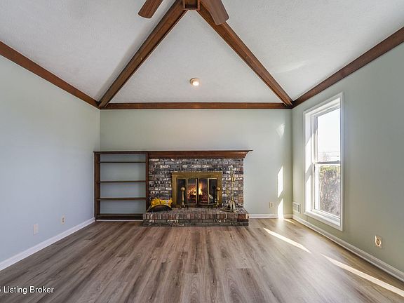 5th image of 104 Maplewood Dr