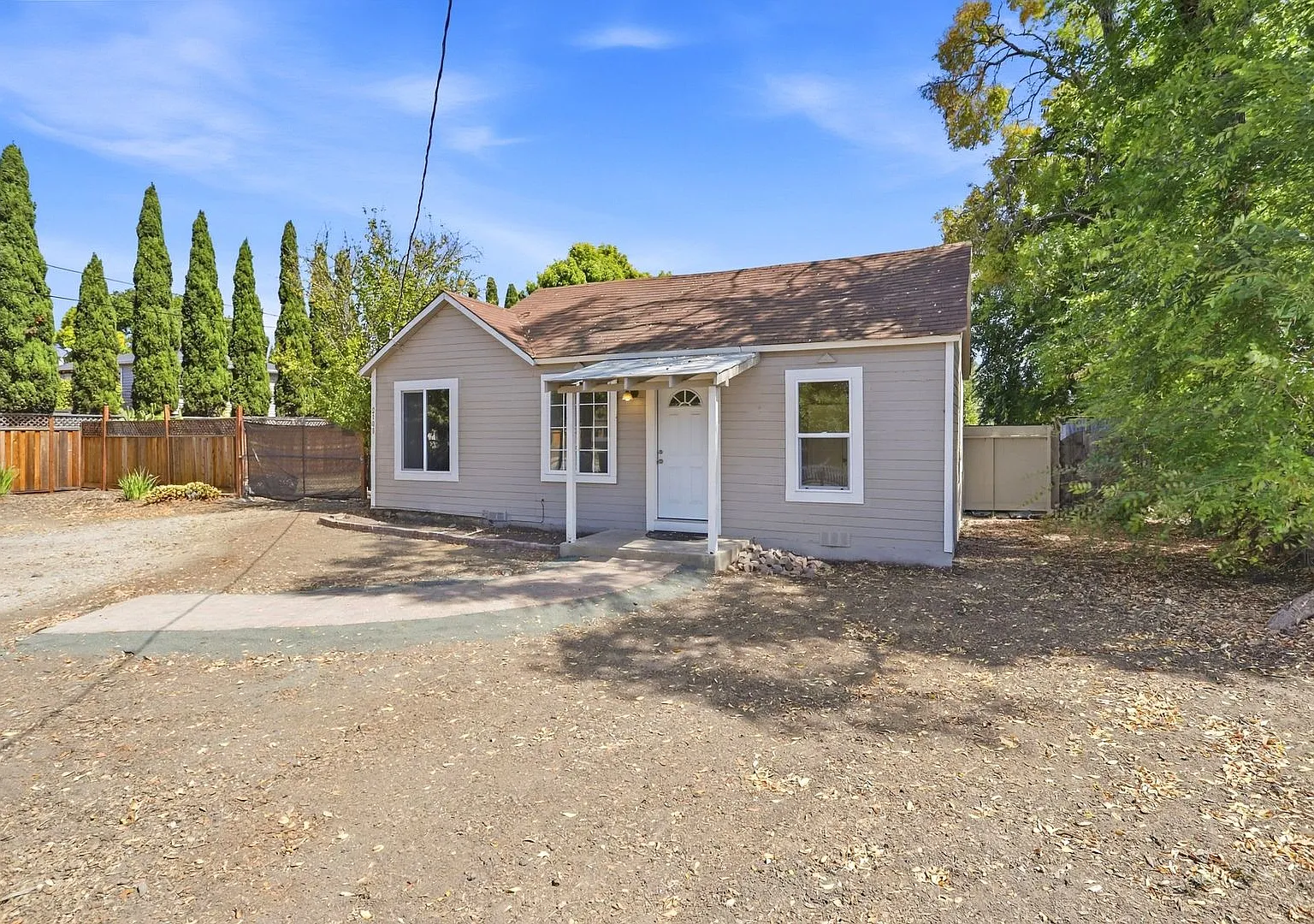 Large Corner Property — Photo 2