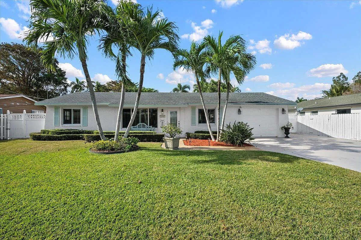 3 bed, 2.0 bath, 1222 sqft, $7,000 — Photo 2