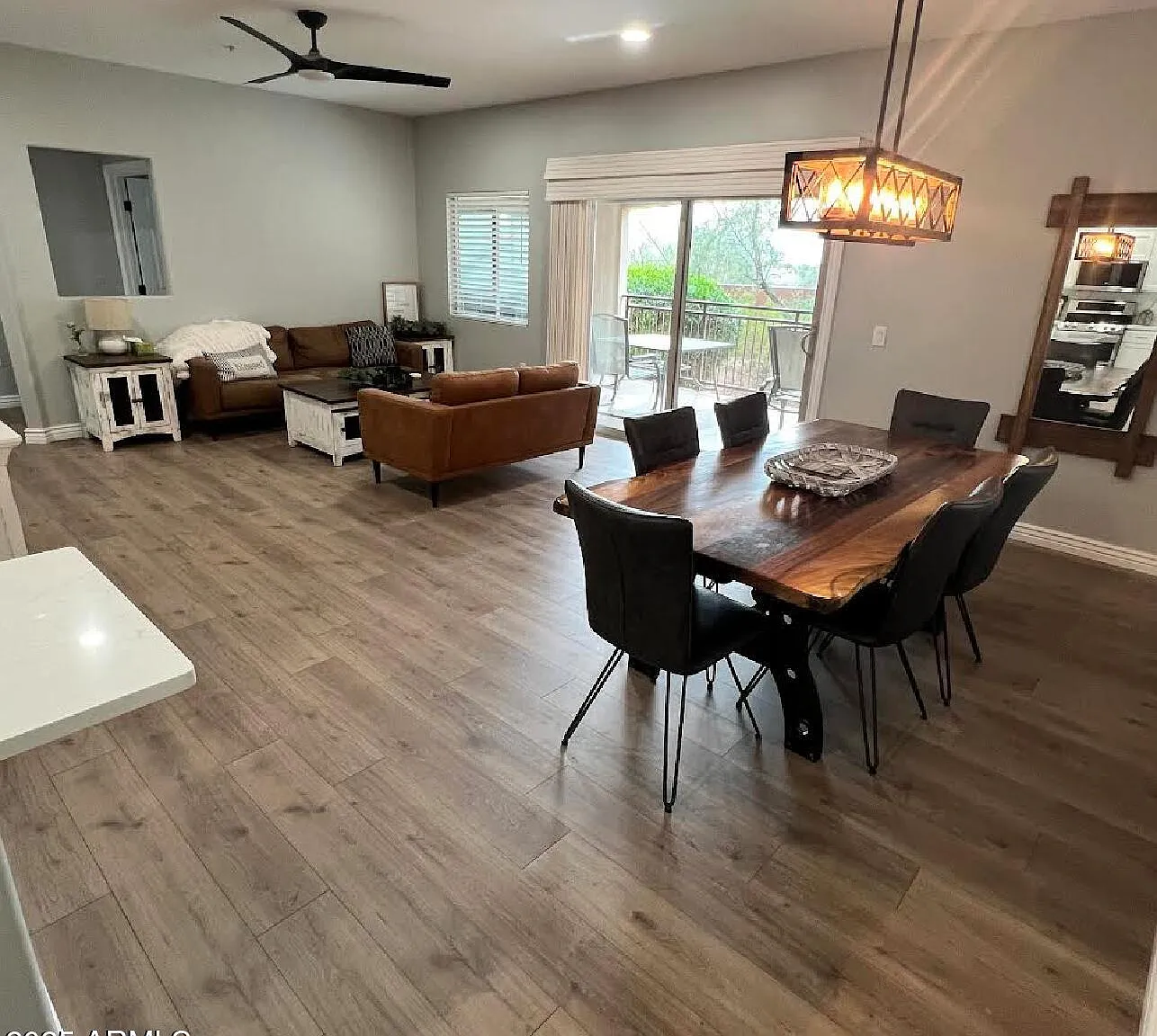 2 bed, 2.0 bath, 1298 sqft, $2,600 — Photo 4