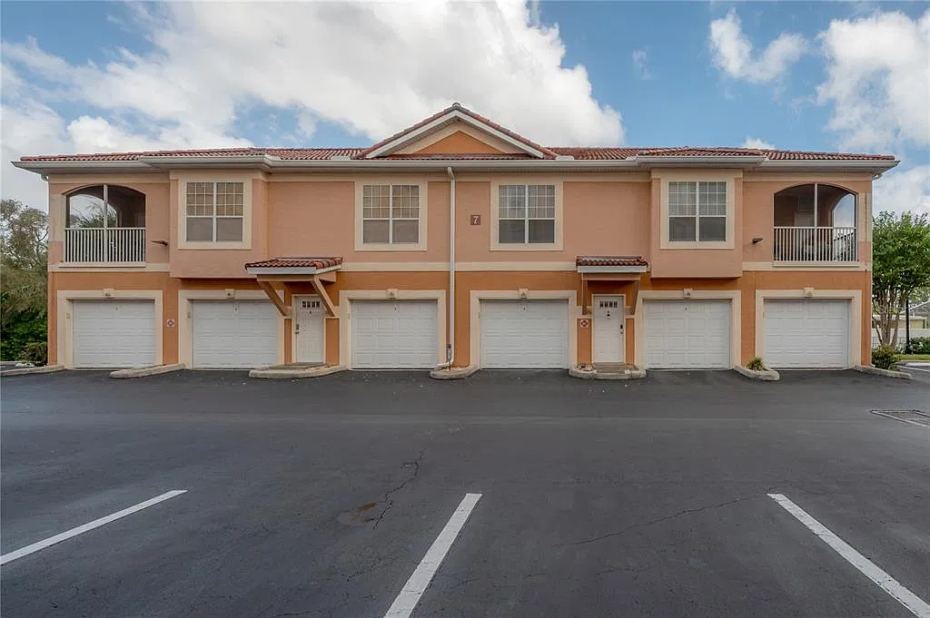 1 bed, 1.0 bath, 903 sqft, $2,500 — Photo 1