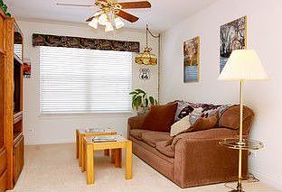 5th image of 990 Barnhill Dr