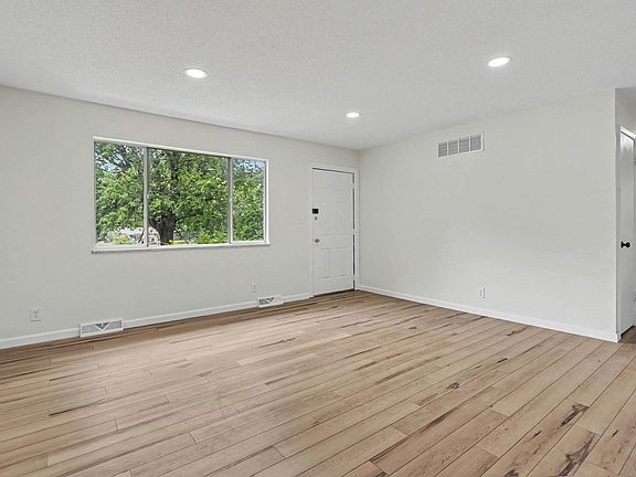 5th image of 56266 Butternut Rd