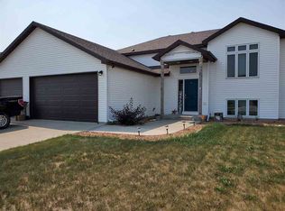 73 Olive Tree Cir, Minot, ND 58703