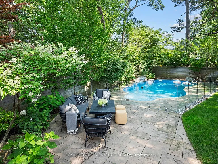 74 Fallingbrook Dr — Photo 33