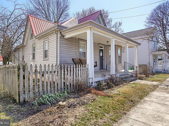 3rd image of 257 Arch St