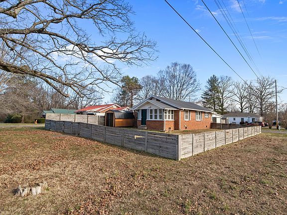 3rd image of 202 Parkway W