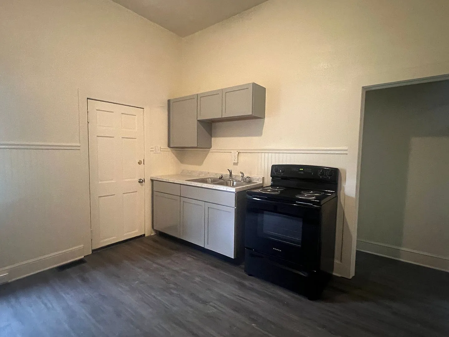 Fully Renovated 2 Bedroom Single Family Home — Photo 3