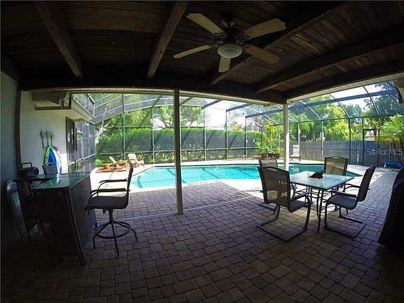4th image of 298 Bentley Dr
