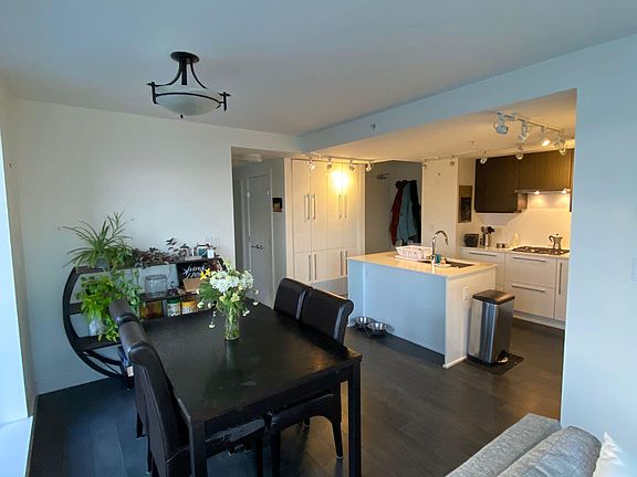 2nd image of 188 Agnes St #804