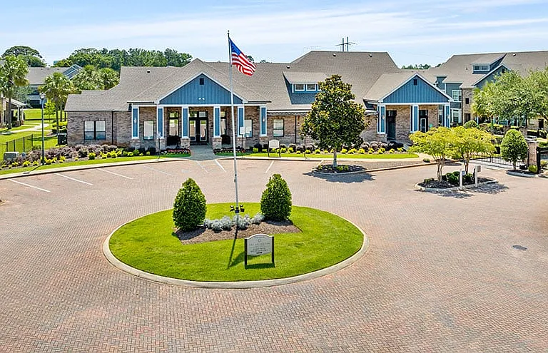 The Arlington at Eastern Shore Centre Apartments — Photo 42