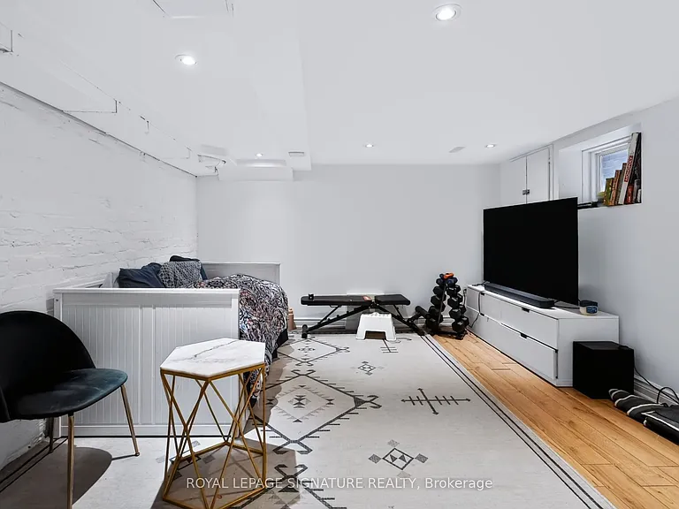 37 Strathcona Ave — Photo 30