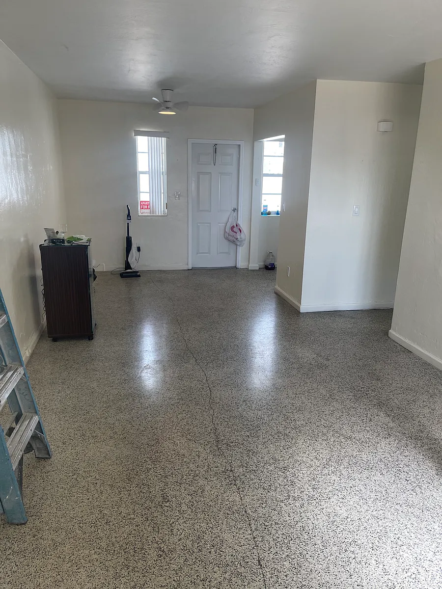 Building Photo - 1716 SW 3rd St #3