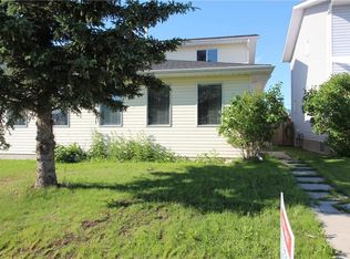1019 N Smith Ave, Crossfield, AB T0M0S0