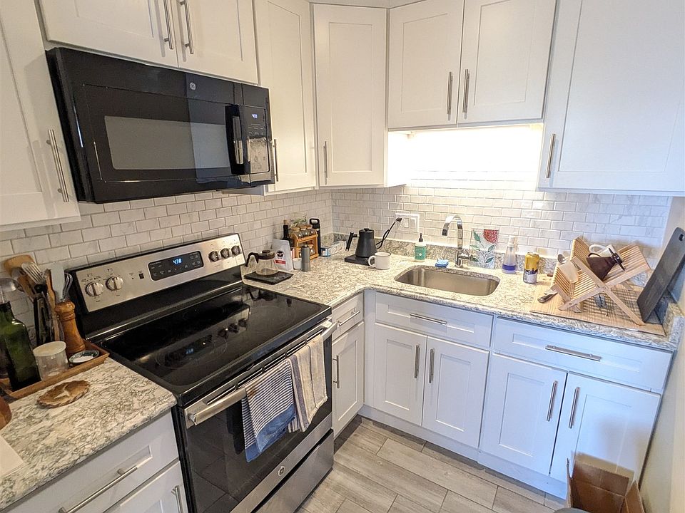 1st image of 1121 Broadway St #6